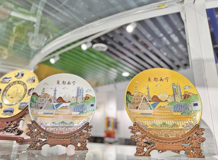 展厅内展示的文创产品。