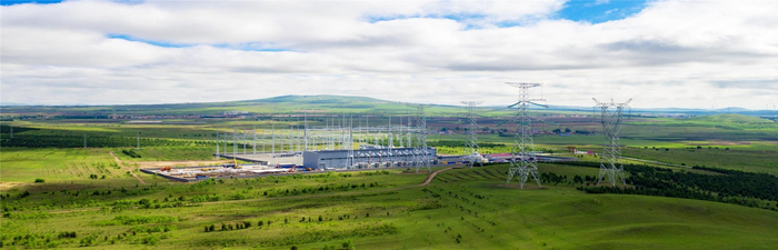 　　锡盟-山东1000千伏特高压输电工程内蒙古段。马超 摄