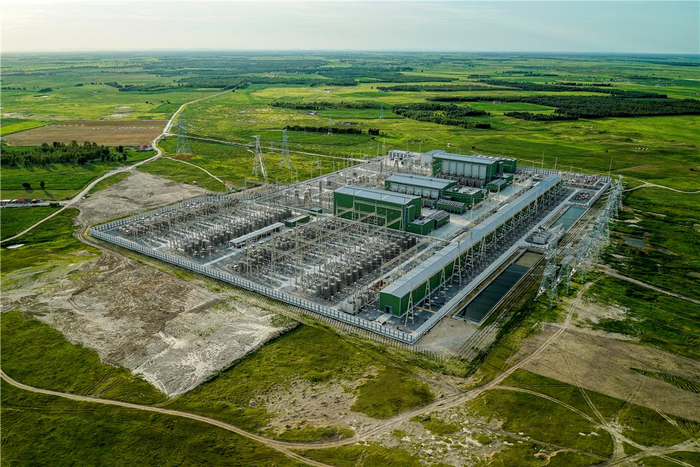 　　特高压输电工程扎鲁特换流站。孙海强 摄