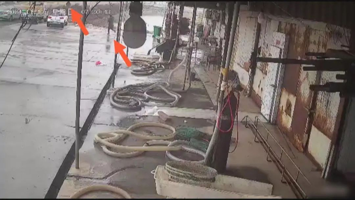 刘中池、刘付星父子跑着去救人