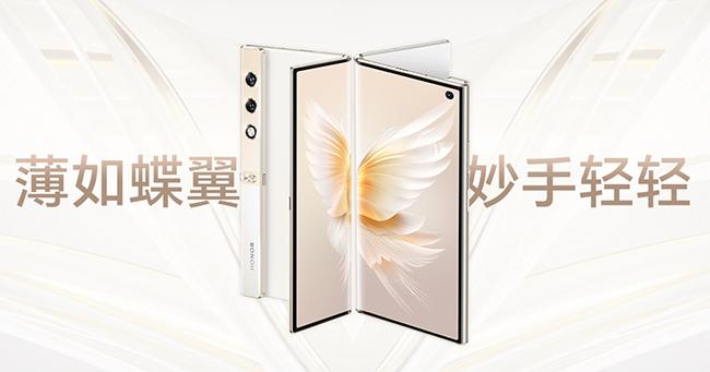 荣耀目前已经完成了内折、外折、小折等多种折叠屏品类的布局,在未来也会以产品为基础和蓝本来量产三折叠。