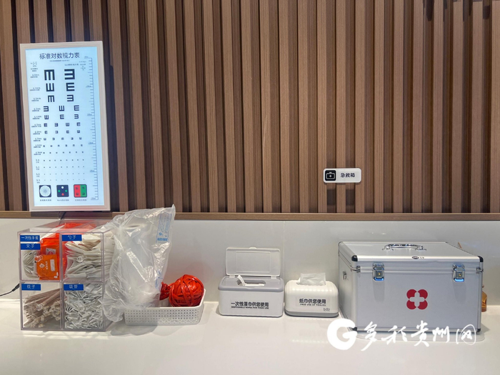 一次性湿巾、手套、纸巾等供顾客免费使用