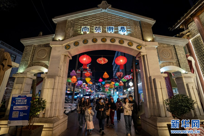 南强街巷一景。新华社记者 陈欣波 摄