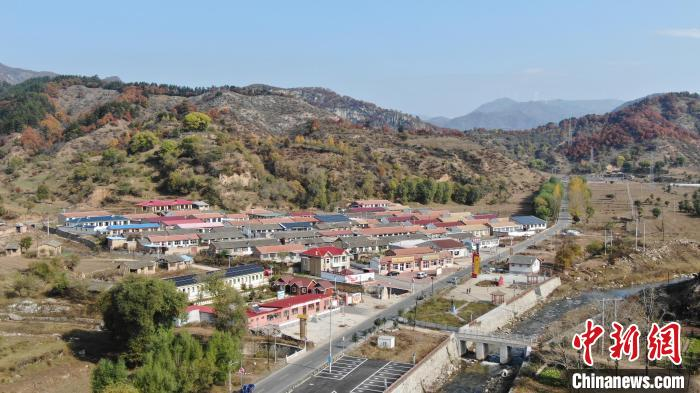  苏家湾推进景观改造提升，塑造山水、人文相结合的特色沉浸式场景，建设宜居宜业宜游的美丽乡村。田谷仓 摄