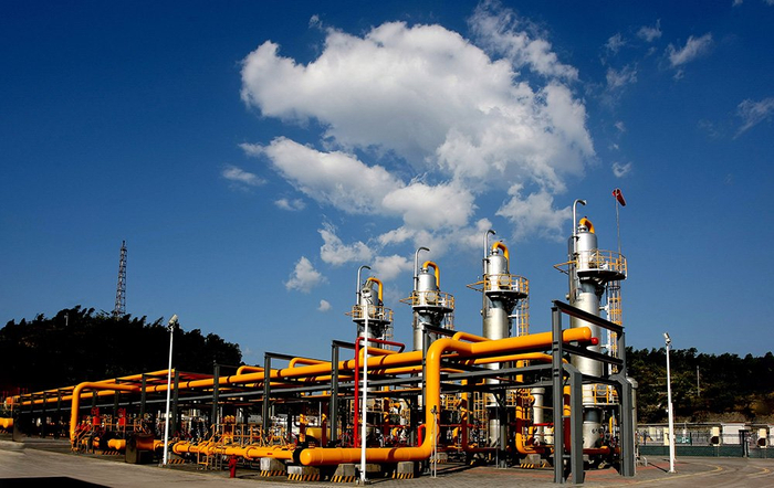   图为涪陵页岩气田集输净化装置。宋国梁 摄