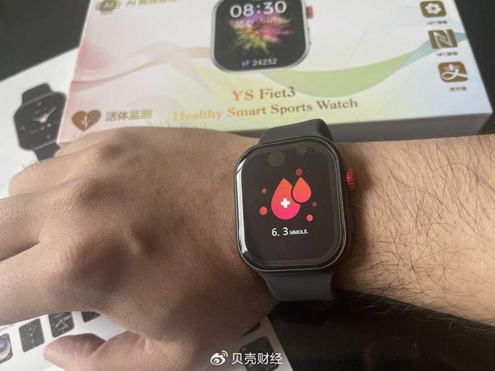 记者换手进行了第二次测试，手表数值显示血糖值为6.3mmol/L。 新京报贝壳财经记者 覃澈 摄