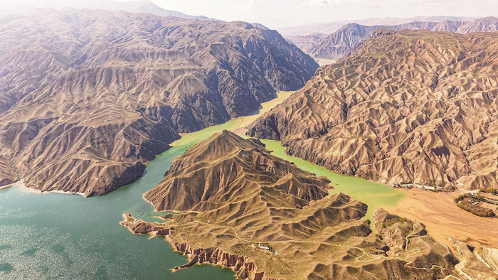 航拍视角下的沙索麻村。（谢恩德 摄）