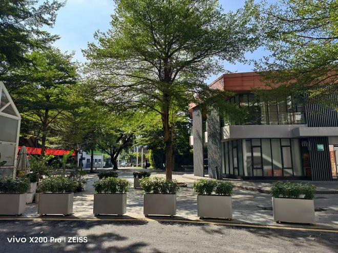 （图源：雷科技摄制/AI消除后）