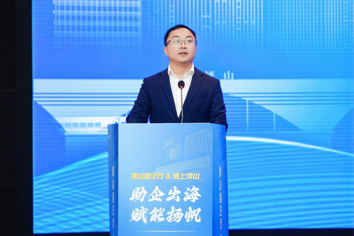 坪山街道党工委副书记、办事处主任张先觉致辞