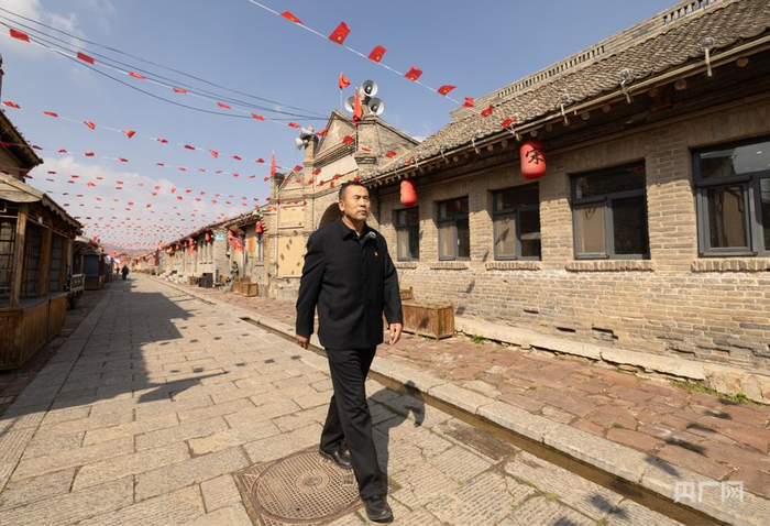 宋家沟村党支部书记、村委会主任游存明（央广网发  叶娴豆  摄）