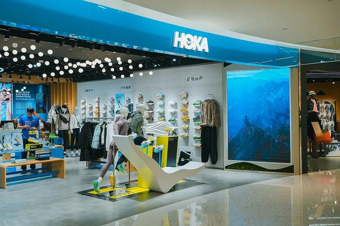 滔搏代理的HOKA门店图源:视觉中国