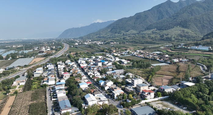 西安市鄠邑区蔡家坡村（央广网记者  张伟  摄）