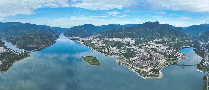 （绥江县城全景 姚兴龙 摄）