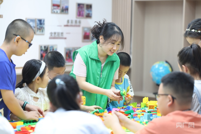 山西环保志愿者尹玉英（央广网发  叶娴豆  摄）