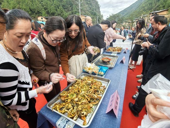 10月23日，桃花源高山大闸蟹品蟹节。耿琳摄