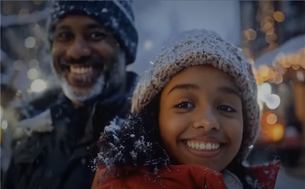 给我妈看还真不一定能认出来是 AI｜图源：Coca-Cola