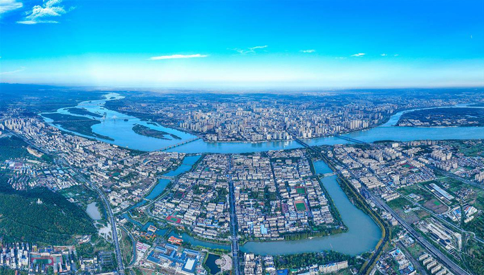 俯瞰襄阳城区。（襄阳市融媒体中心供图，下同）