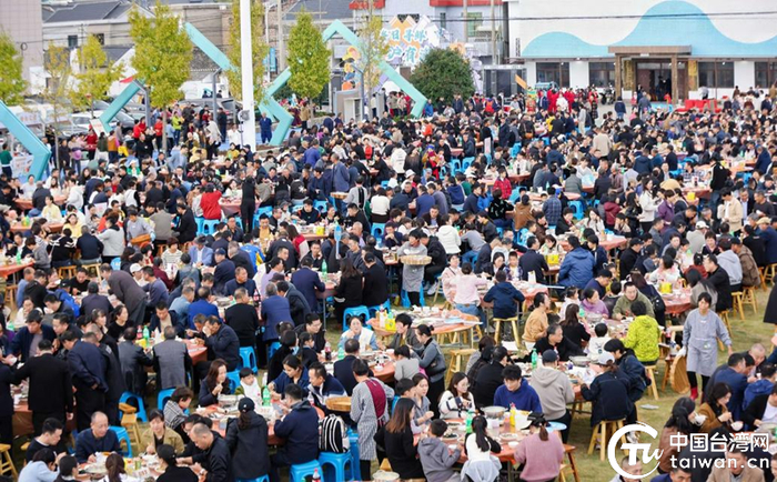 宁波第四届西沪港冬渔宴活动千人宴席。（中国台湾网发）