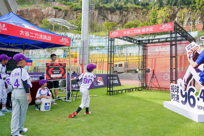 小球员在进行“大谷挑战”