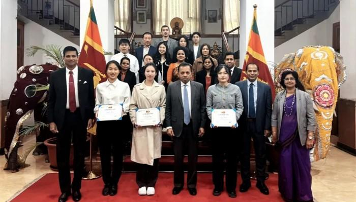 输送往期学员走进大使馆工作