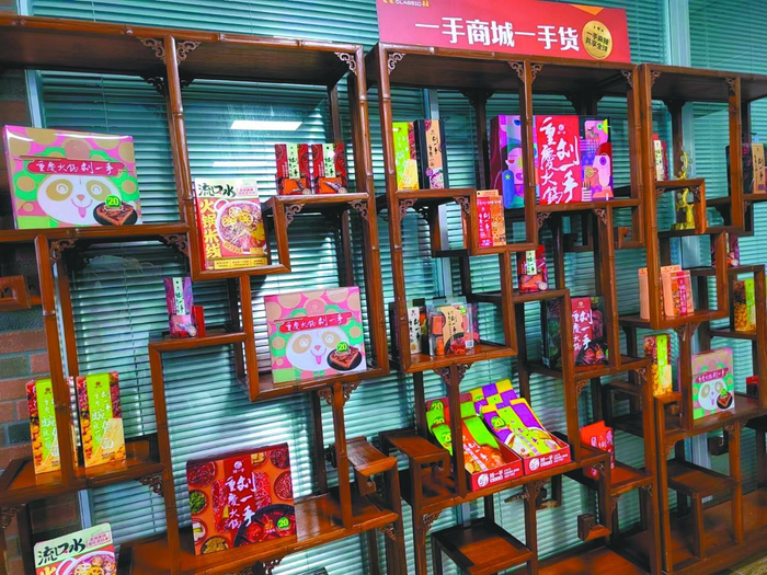     刘一手重庆火锅底料等产品展示