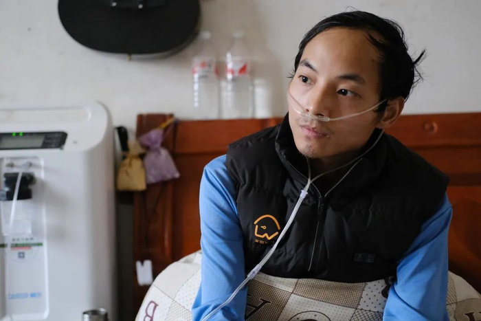 李小炳过去想一直把石材加工干下去，也曾有过结婚、盖房子的计划，但尘肺病病发后，这些计划都无法实现了/图源：大爱清尘