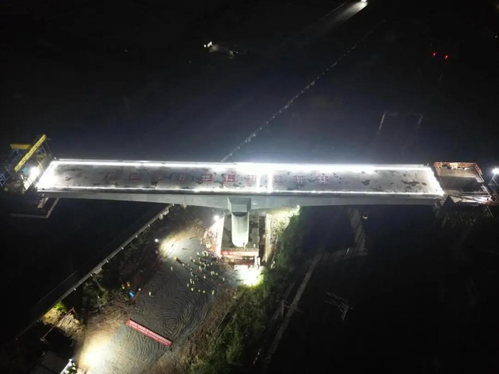 △广湛高铁佛山特大桥转体连续梁转体施工现场