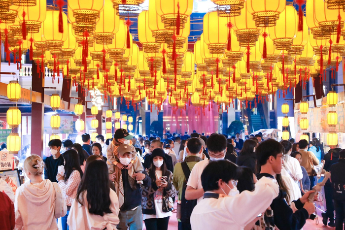 　　资料图：首届东坡美食文化荟人气火爆。记者 姚皓 摄