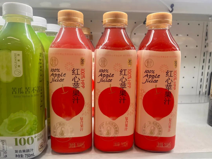 盒马季节限定新品HPP红心苹果汁，图/苏影摄