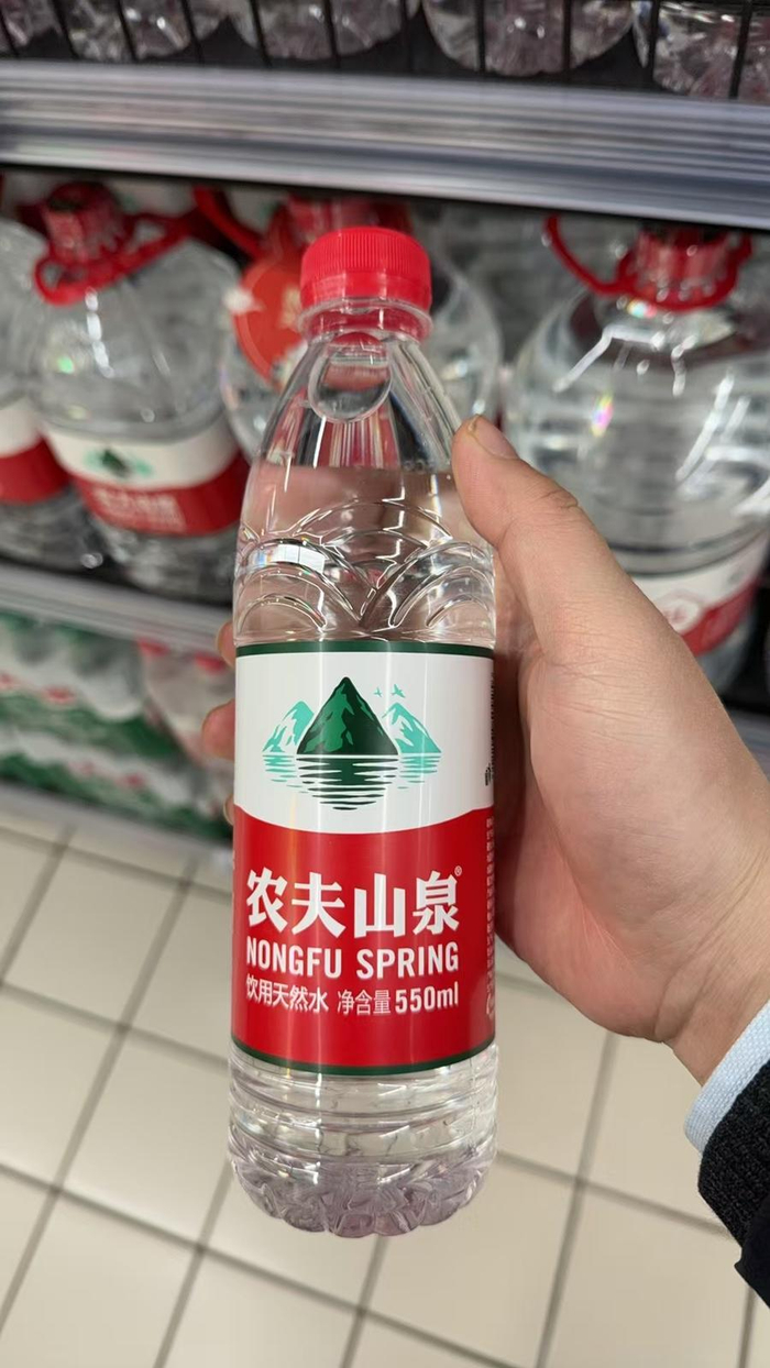 农夫山泉主力产品饮用天然水。