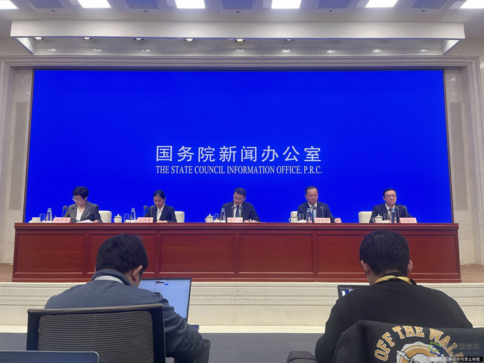 11月29日，国务院新闻办公室发布《新时代的中国农村公路发展》白皮书，并举行新闻发布会。图为现场。千龙网记者 刘美君摄