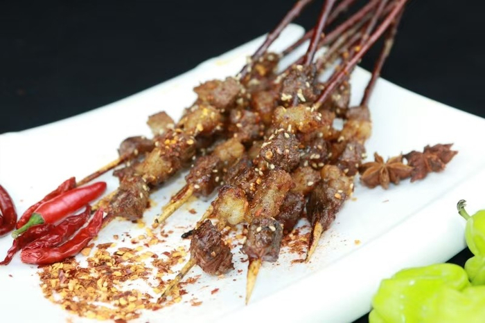 昭通小肉串取材讲究风味独特（昭阳区宣传部）