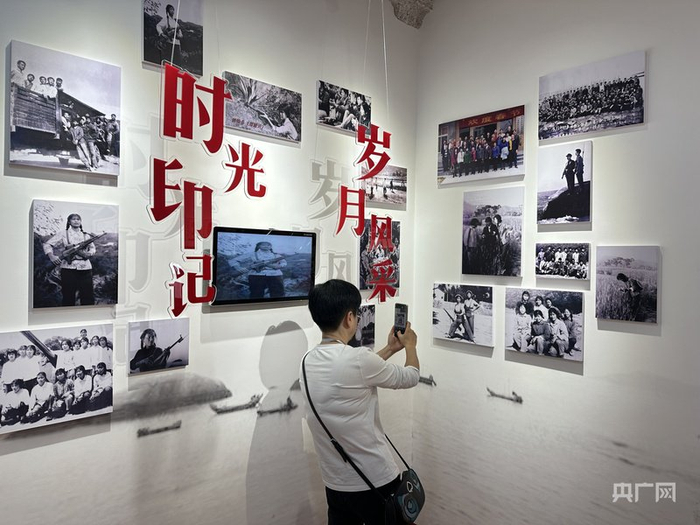 在知青楼里追寻时光印记（央广网记者  吴馨骅  摄）