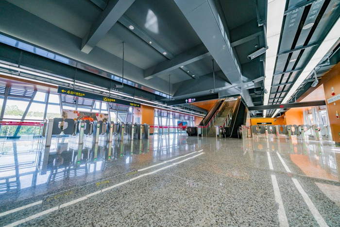 17号线西岑站。