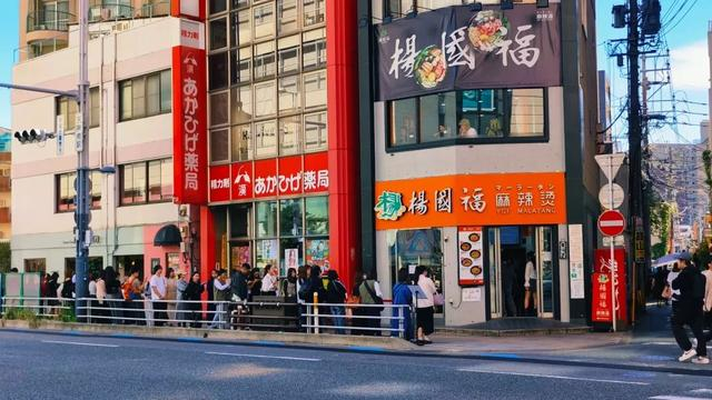 日本杨国福排队的人群 图源：小红书@Q小莉
