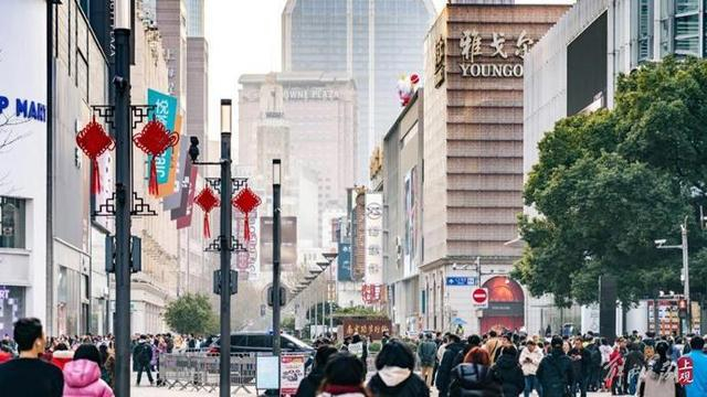 南京路步行街街景 海沙尔摄