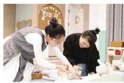她们不是“妈妈” 却正在成长为他们的“妈妈”