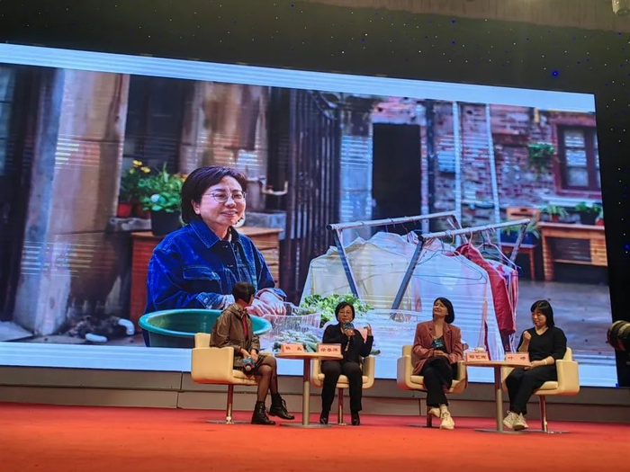 徐春萍在影片中客串 钟菡 摄