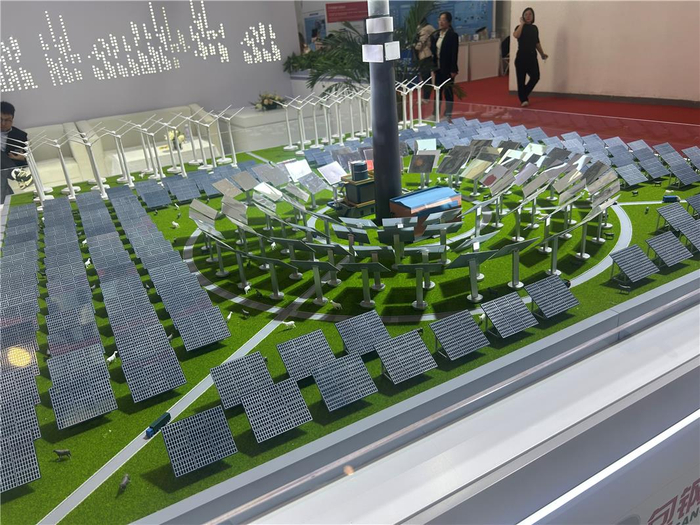 包钢展区的风光储一体化新能源项目沙盘。