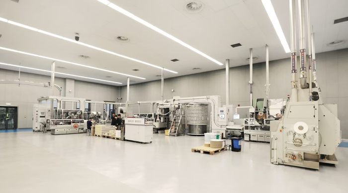 图为郴州卷烟厂国产ZJ118-ZB415中速卷接包装设备生产现场