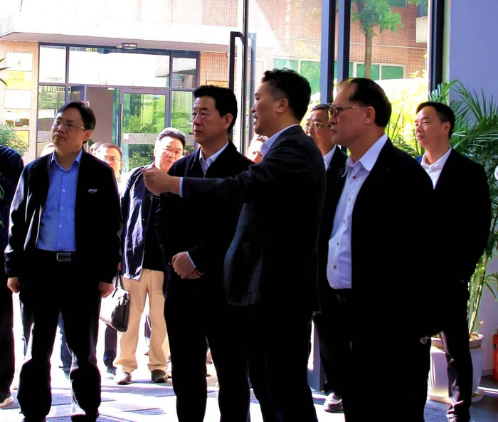 陈少荣率考察团参观考察华南理工大学造纸与污染控制国家工程研究中心。