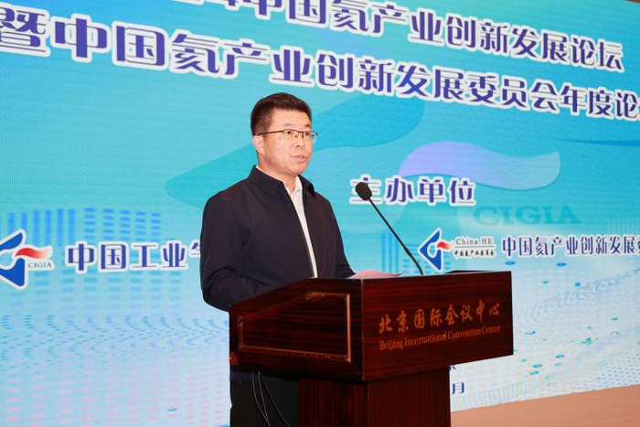 中国氦产业创新发展委员会主席、中国石油发展计划部副总经理于天忠