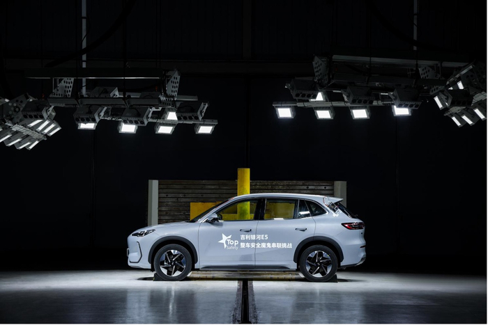 吉利银河 E5 试验车