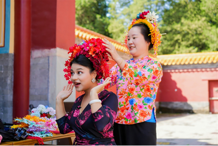 境外游客体验簪花 福建省文化和旅游厅供图