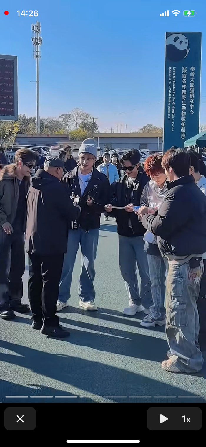 节目组在园区拍摄（图据受访游客）