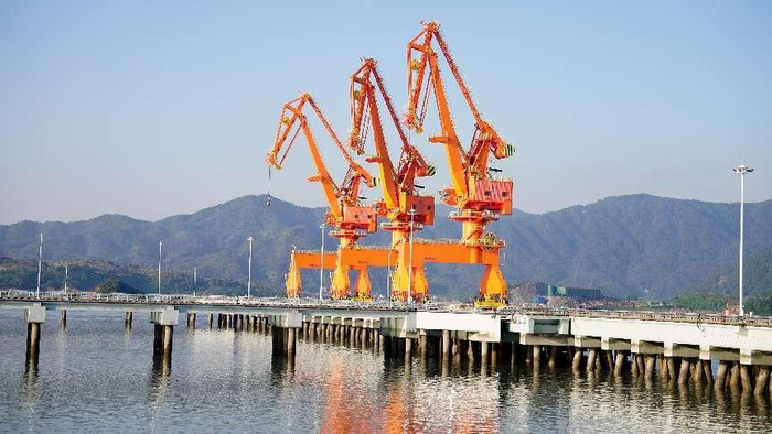 图：漳湾作业区18—20号泊位门座式起重机