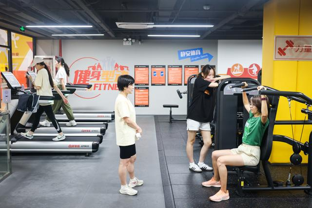 共和新路4666号，静安区城市新汇市民健身中心。 海沙尔摄