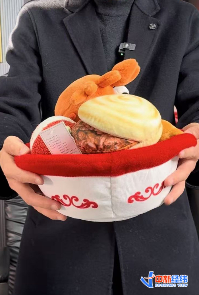 智多娃玩具生产的毛绒文创玩具 中新经纬 林琬斯 摄