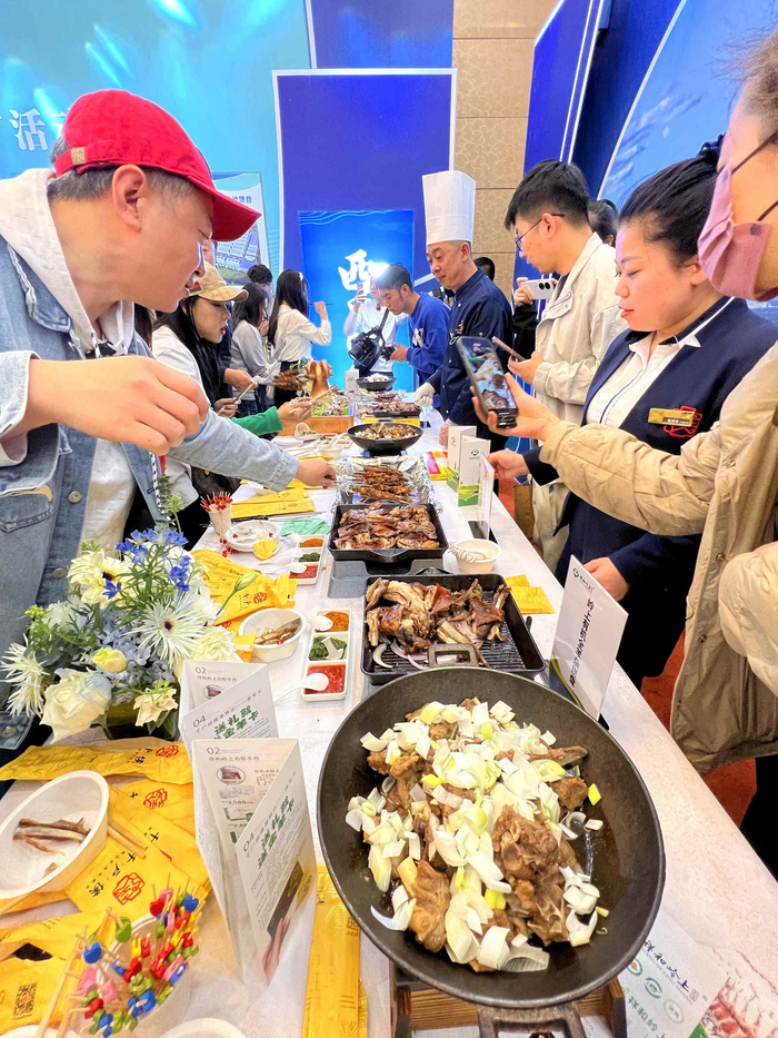 右玉羊肉香味浓郁、肉质鲜嫩、肥而不腻（右玉县委宣传部供图）