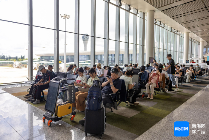 　　旅客等待登机。海南机场集团供图
